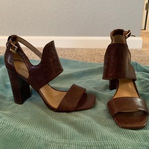 Brown leather Banana Republic block heel sandals